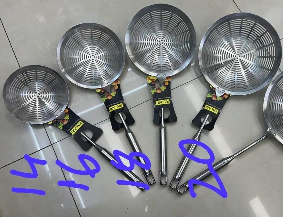 Solid stainless steel spider stranier